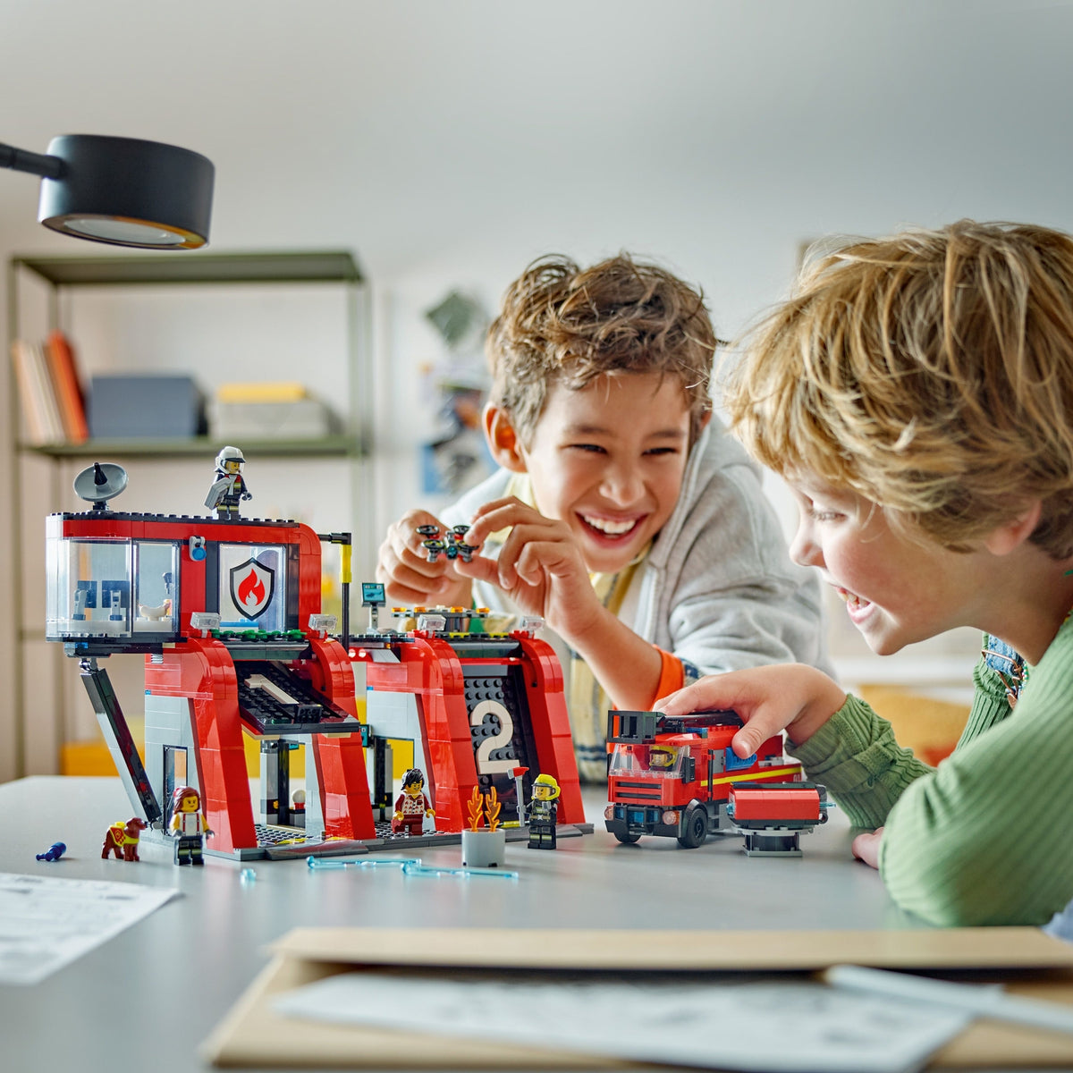 LEGO City La Caserne et le Camion de Pompiers 60414