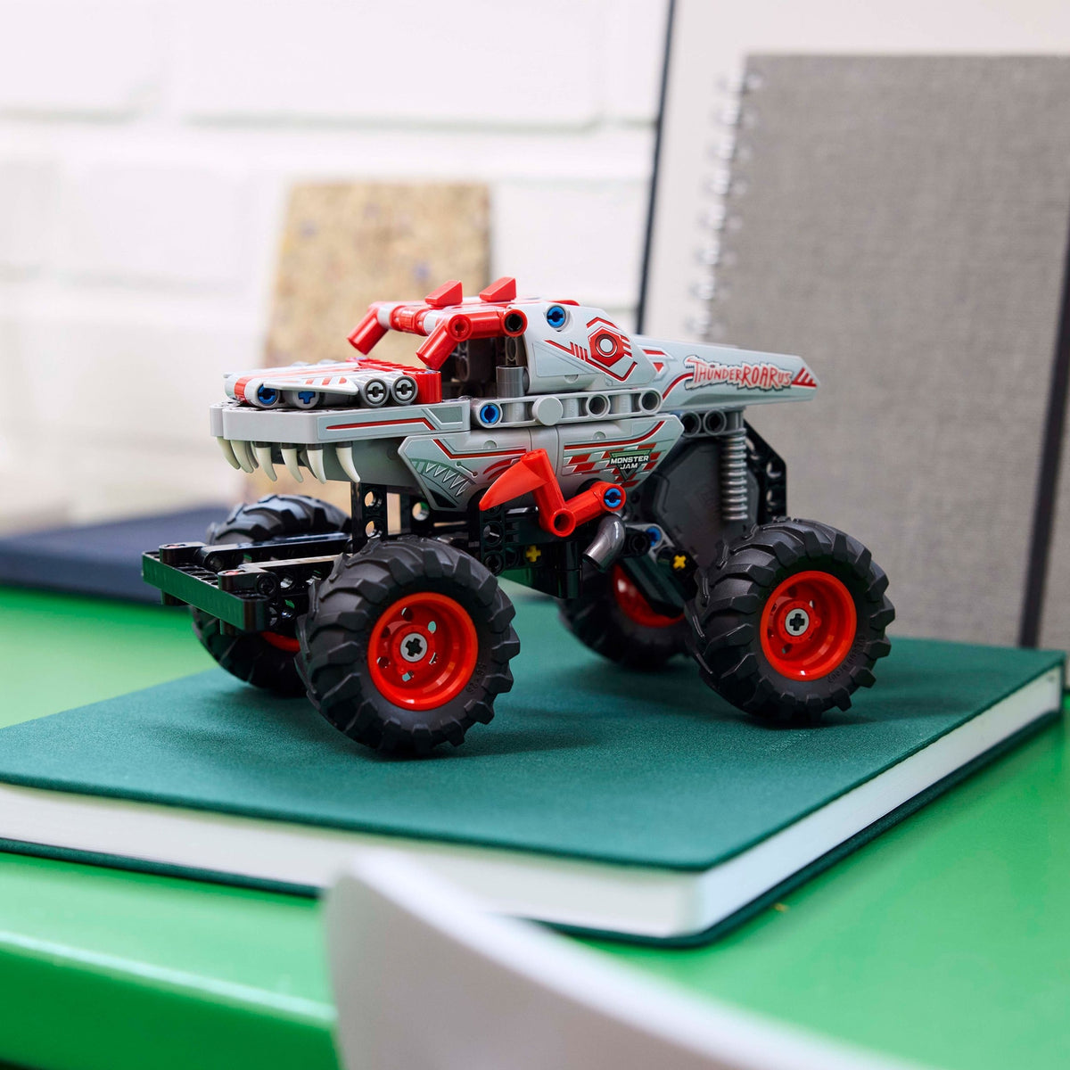 LEGO Technic Monster Jam ThunderROARus à rétrofriction 42200