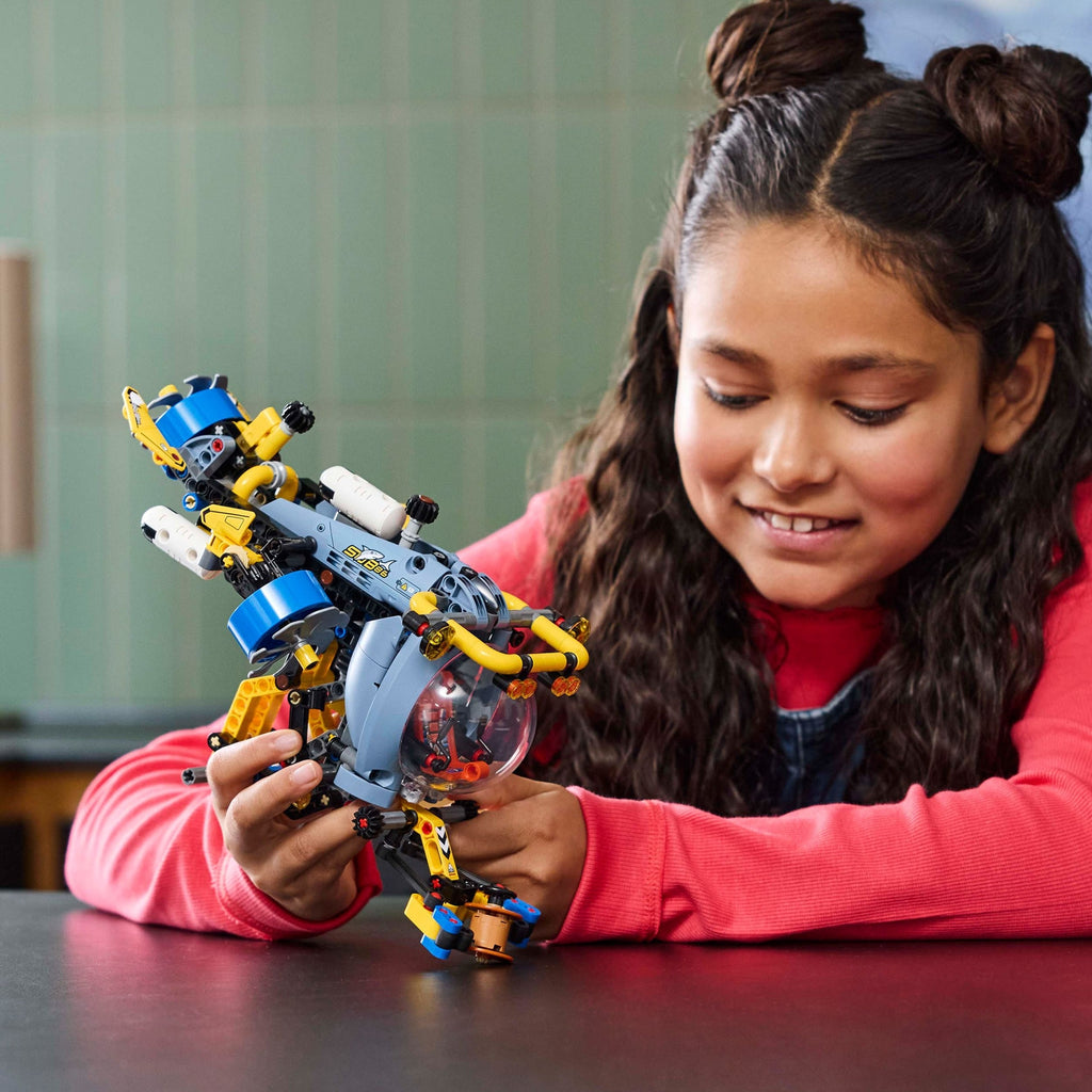 LEGO Technic Le Sous Marin de Recherche en Haute Mer 42201