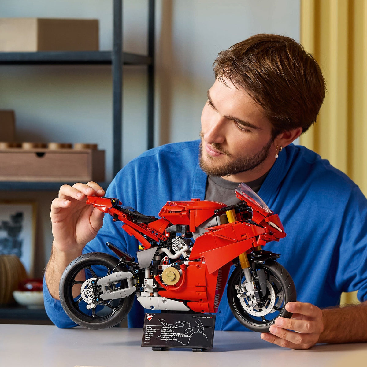 LEGO Technic La Moto Ducati Panigale V4 S 42202