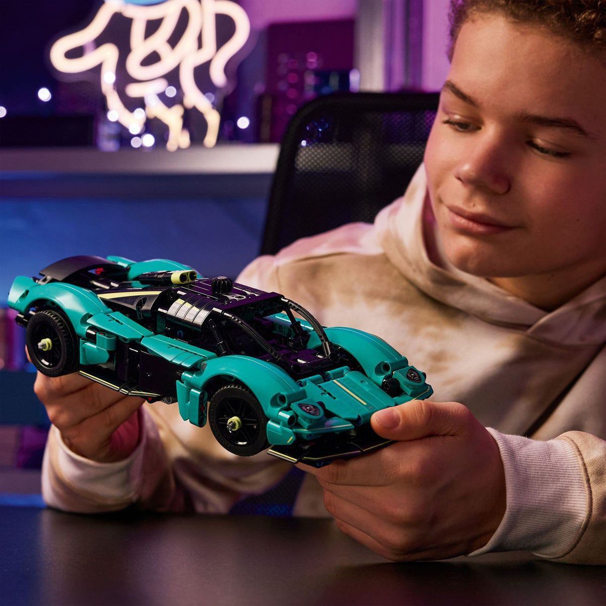 LEGO Technic Aston Martin Valkyrie 42208