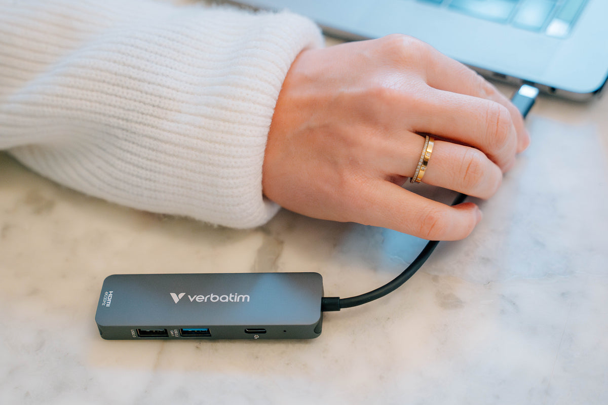 Verbatim Hub multiports USB-C Essentials, HDMI 4K, USB-C PD 3.0, USB-A 3.2 Gen 1 et 2.0, Gris
