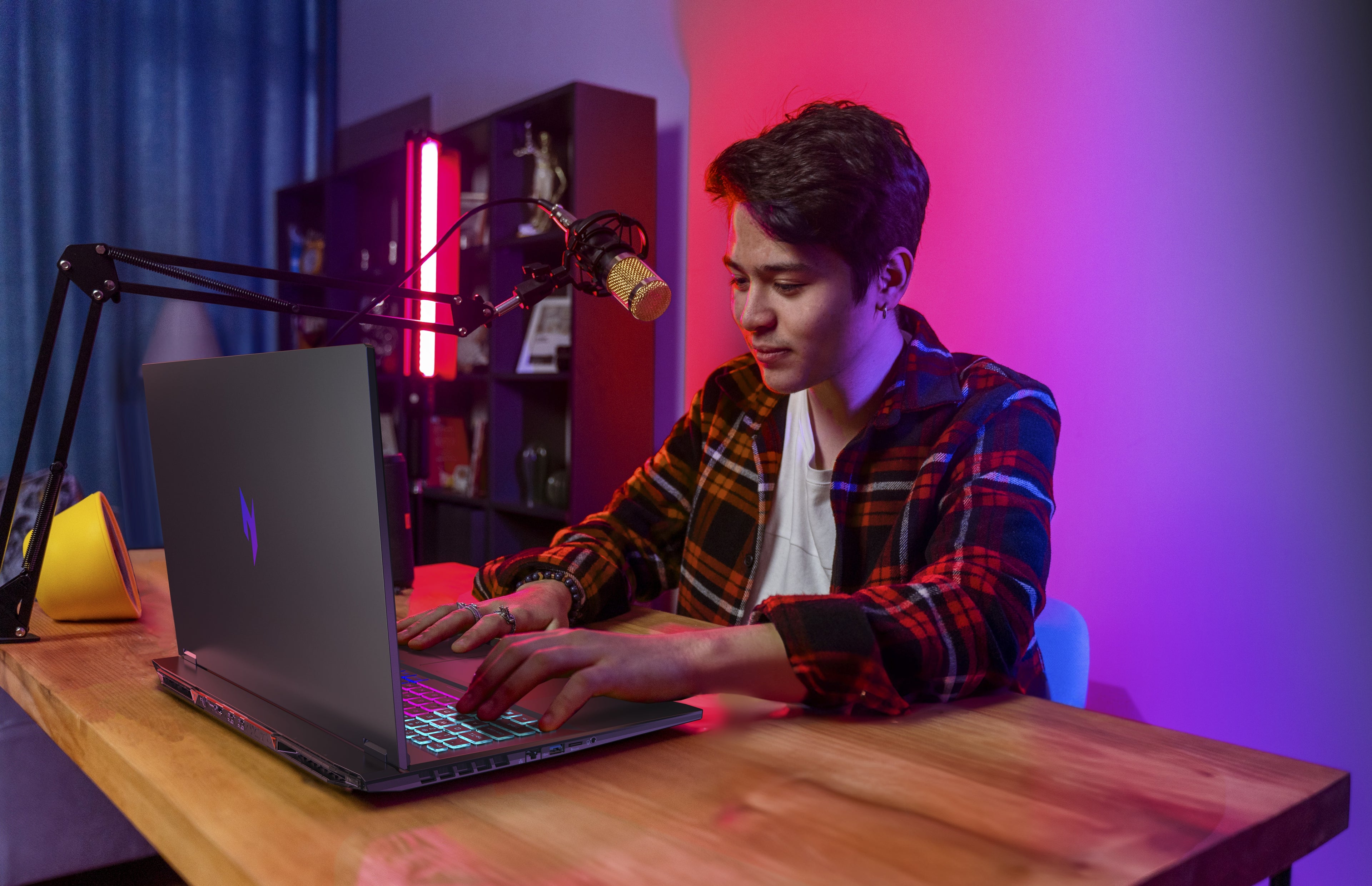 Acer Nitro 18 AI AMD AN18-61-R4KD AMD Ryzen AI 7 350 Ordinateur portable 45,7 cm (18") WQXGA 32 Go DDR5-SDRAM 1 To SSD NVIDIA GeForce RTX 5070 Ti Wi-Fi 6E (802.11ax) DOS gratuit Noir