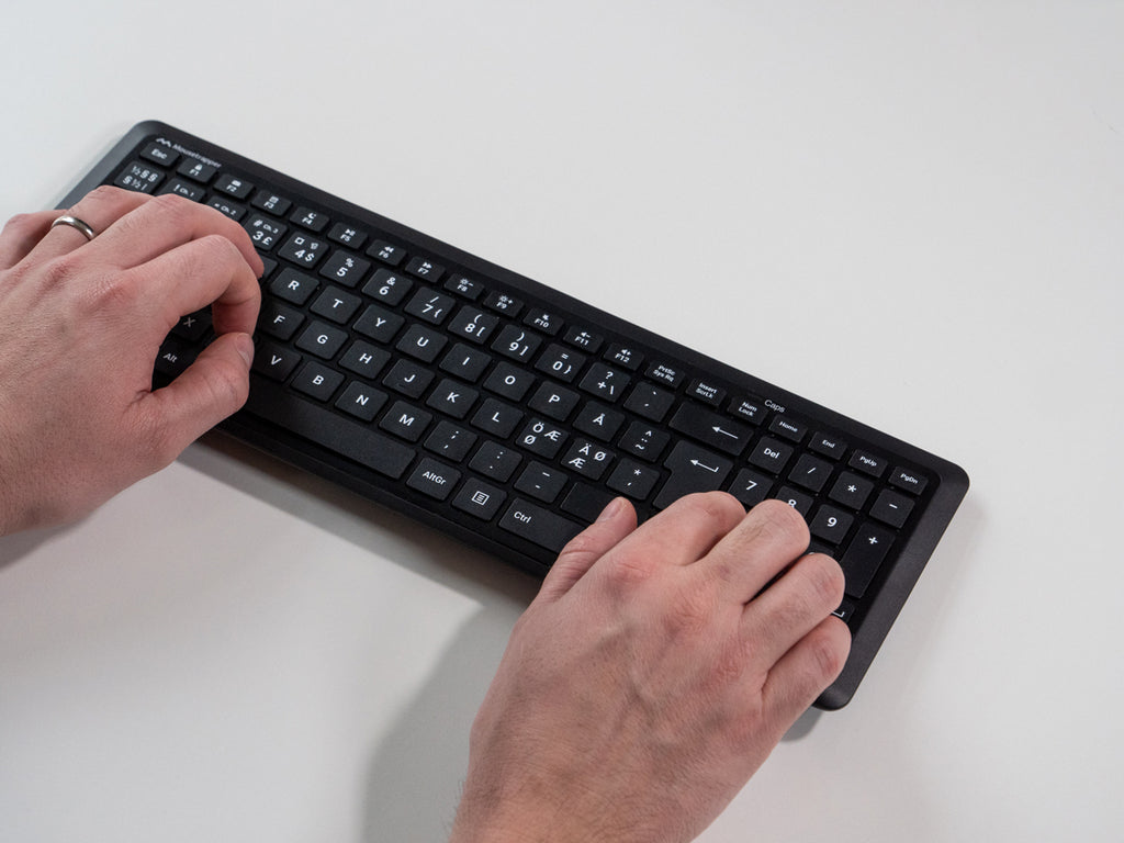 Mousetrapper Type Midi - NORDIC clavier maison/bureau USB + RF Wireless + Bluetooth QWERTY Nordique Noir