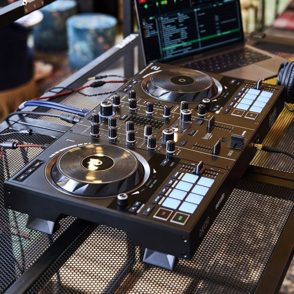 Hercules DJControl Inpulse 500 – Contrôleur DJ USB 2 voies pour Serato DJ Lite et DJUCED (inclus) - Interface audio inté