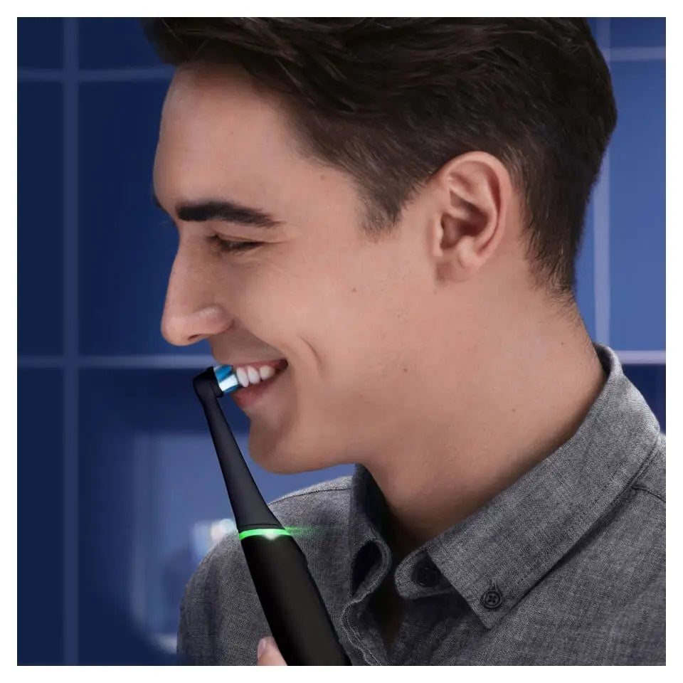 Oral-B iO Series 6 Adulte Brosse à dents rotative Noir