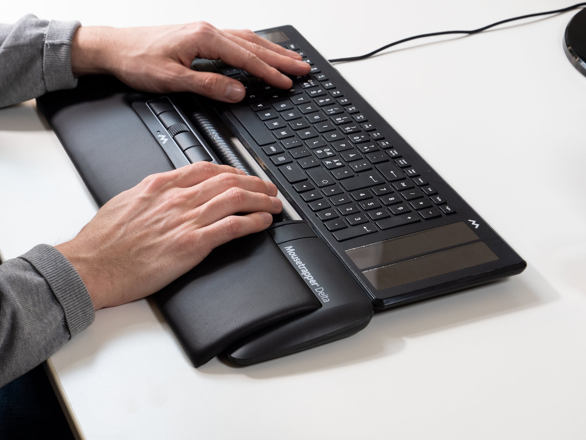Mousetrapper Mousetrapper Delta & Type clavier Souris incluse Bureau USB + Bluetooth Nordique Noir