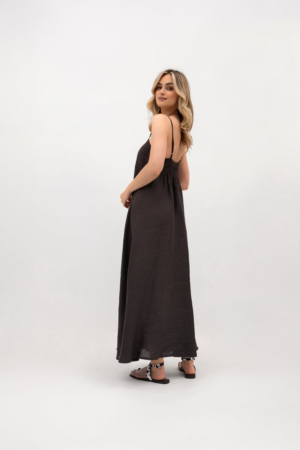 Robe longue en lin à bretelles - évasée et légère