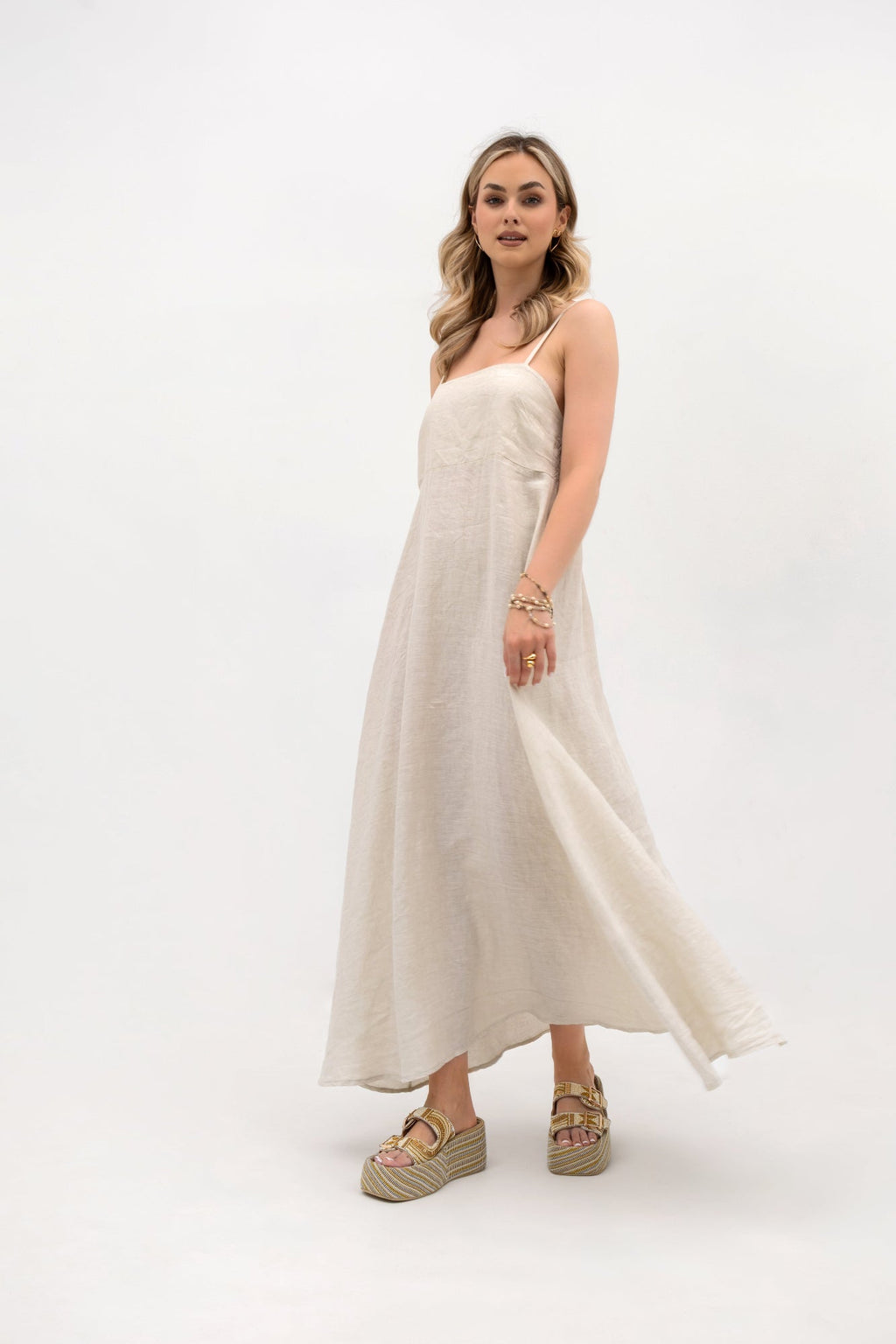 Robe longue en lin à bretelles - évasée et légère