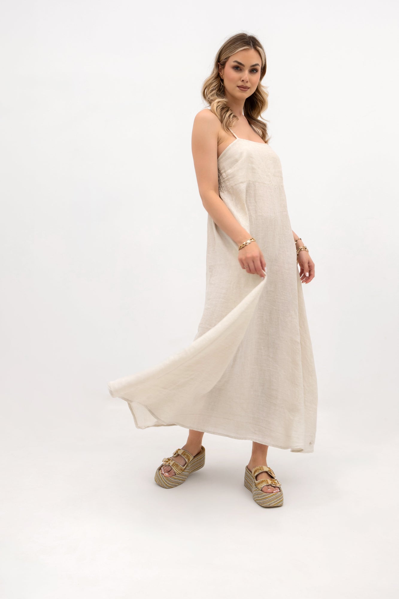 Robe longue en lin à bretelles - évasée et légère