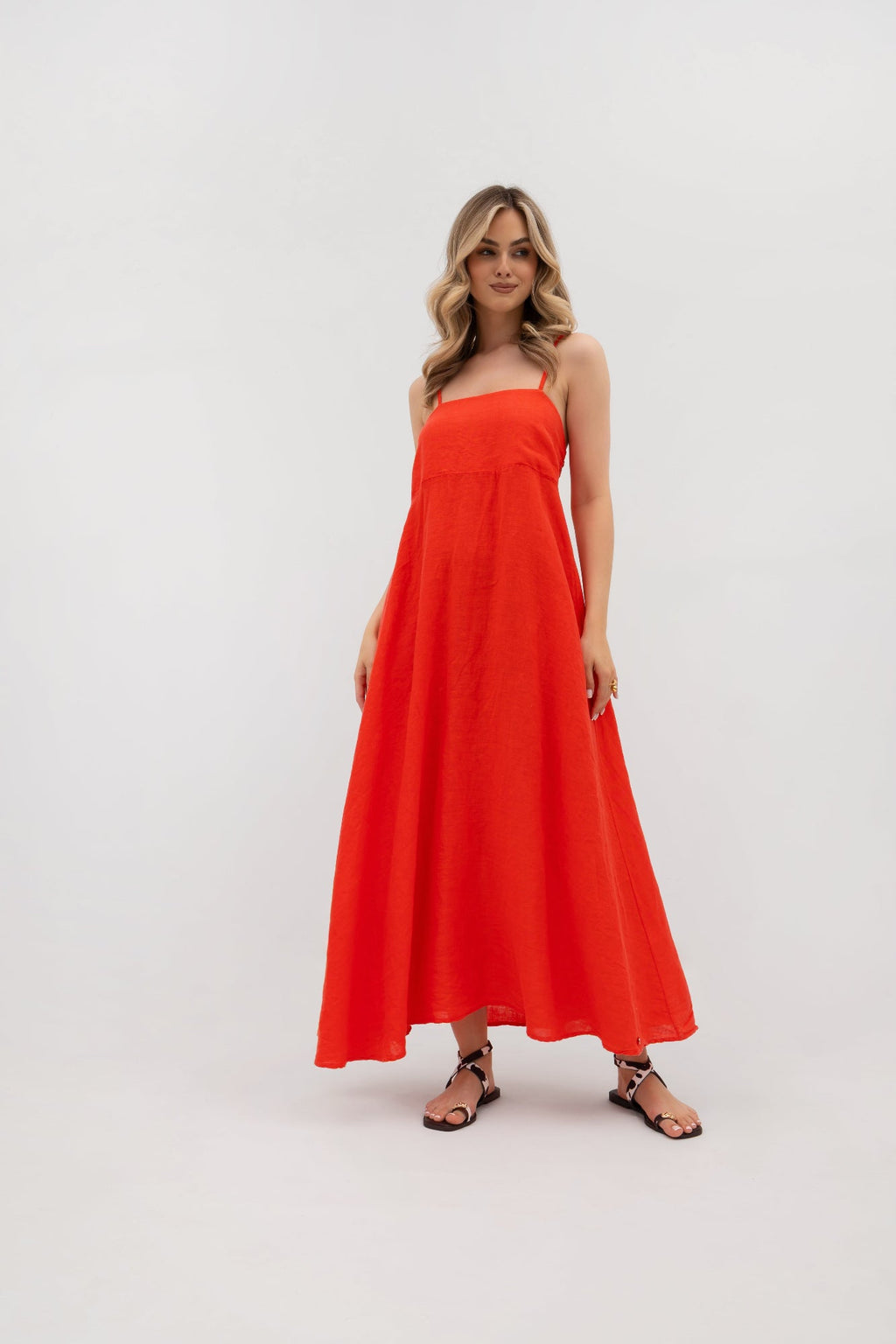 Robe longue en lin à bretelles - évasée et légère