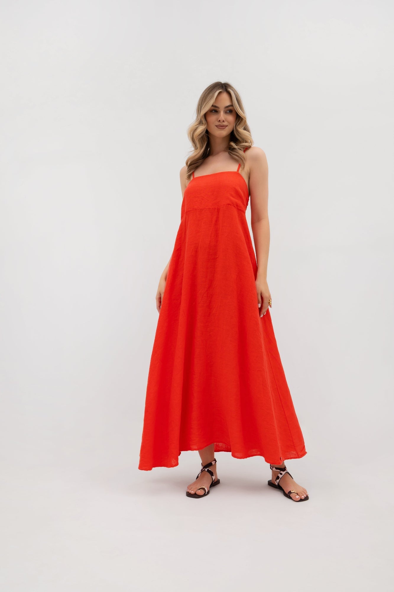 Robe longue en lin à bretelles - évasée et légère
