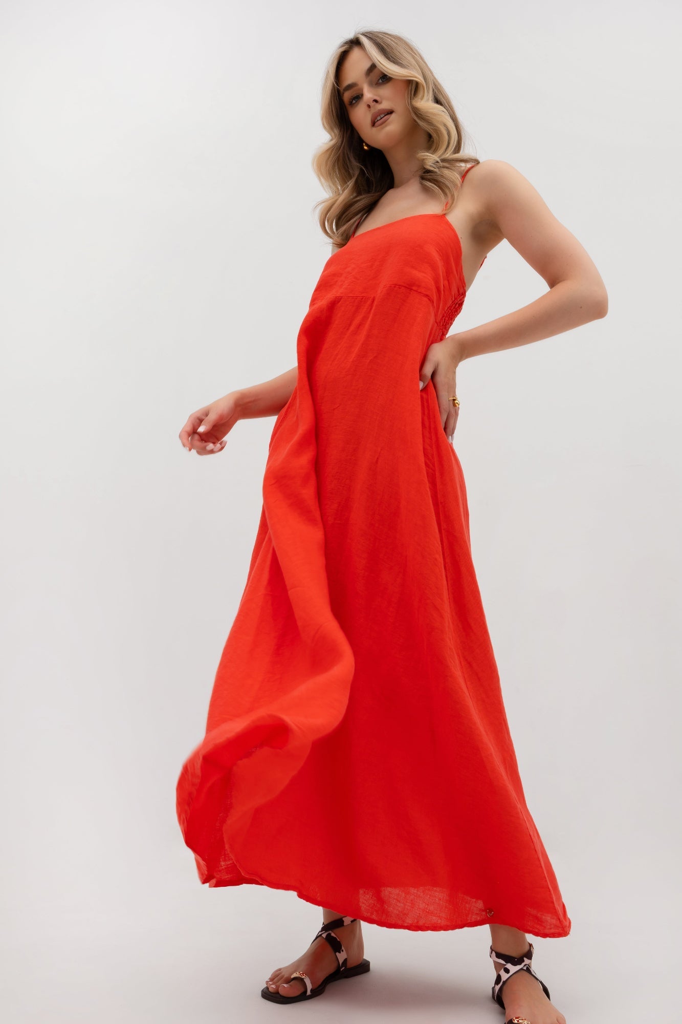 Robe longue en lin à bretelles - évasée et légère