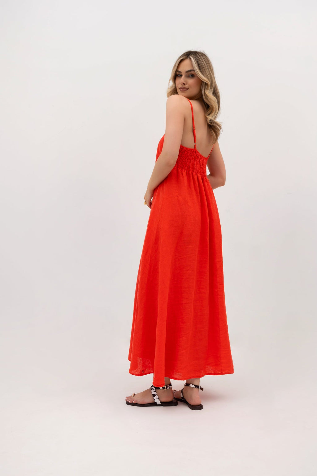 Robe longue en lin à bretelles - évasée et légère