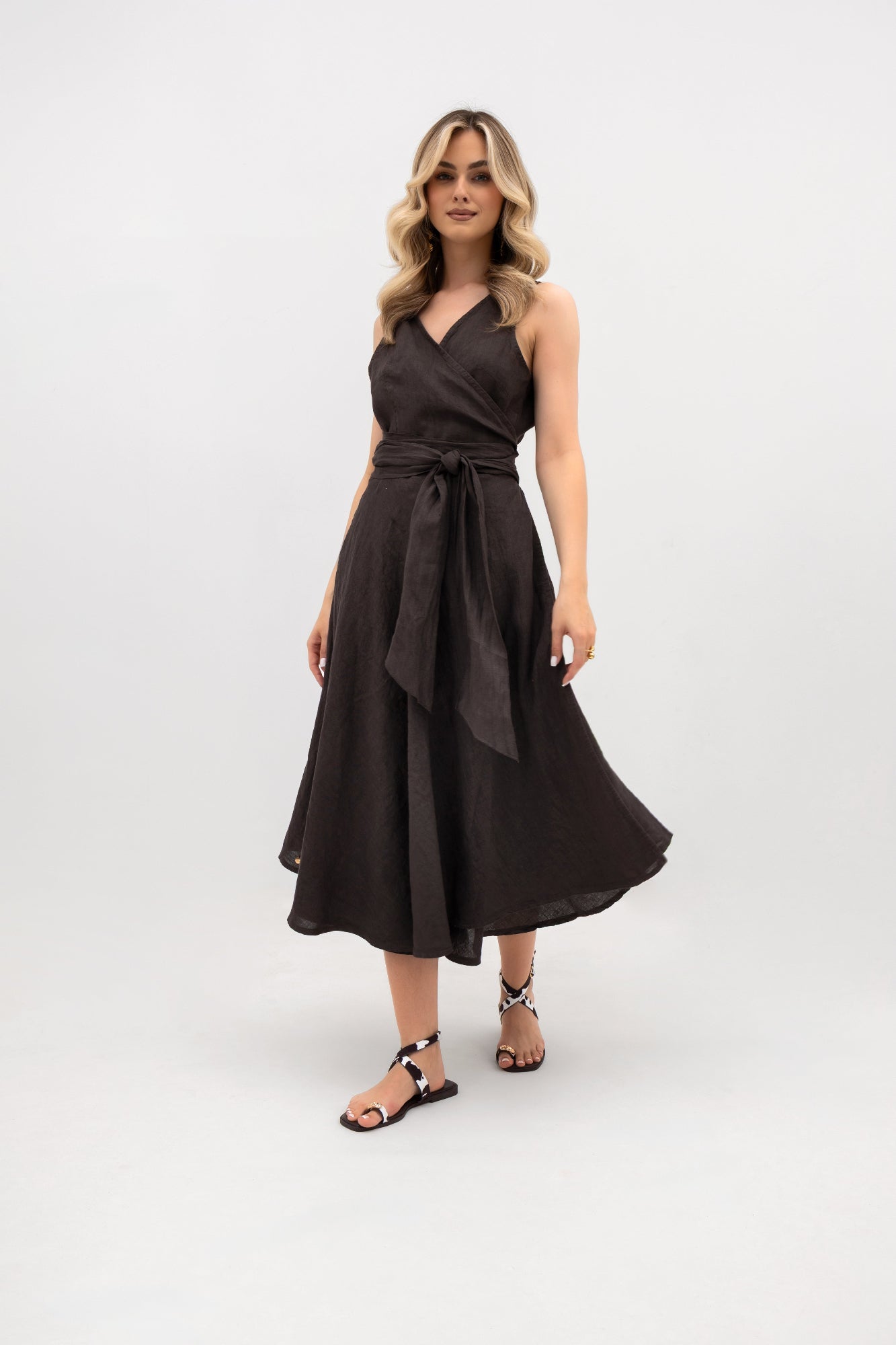 Robe midi en lin à encolure bateau avec nouage - coupe A classique
