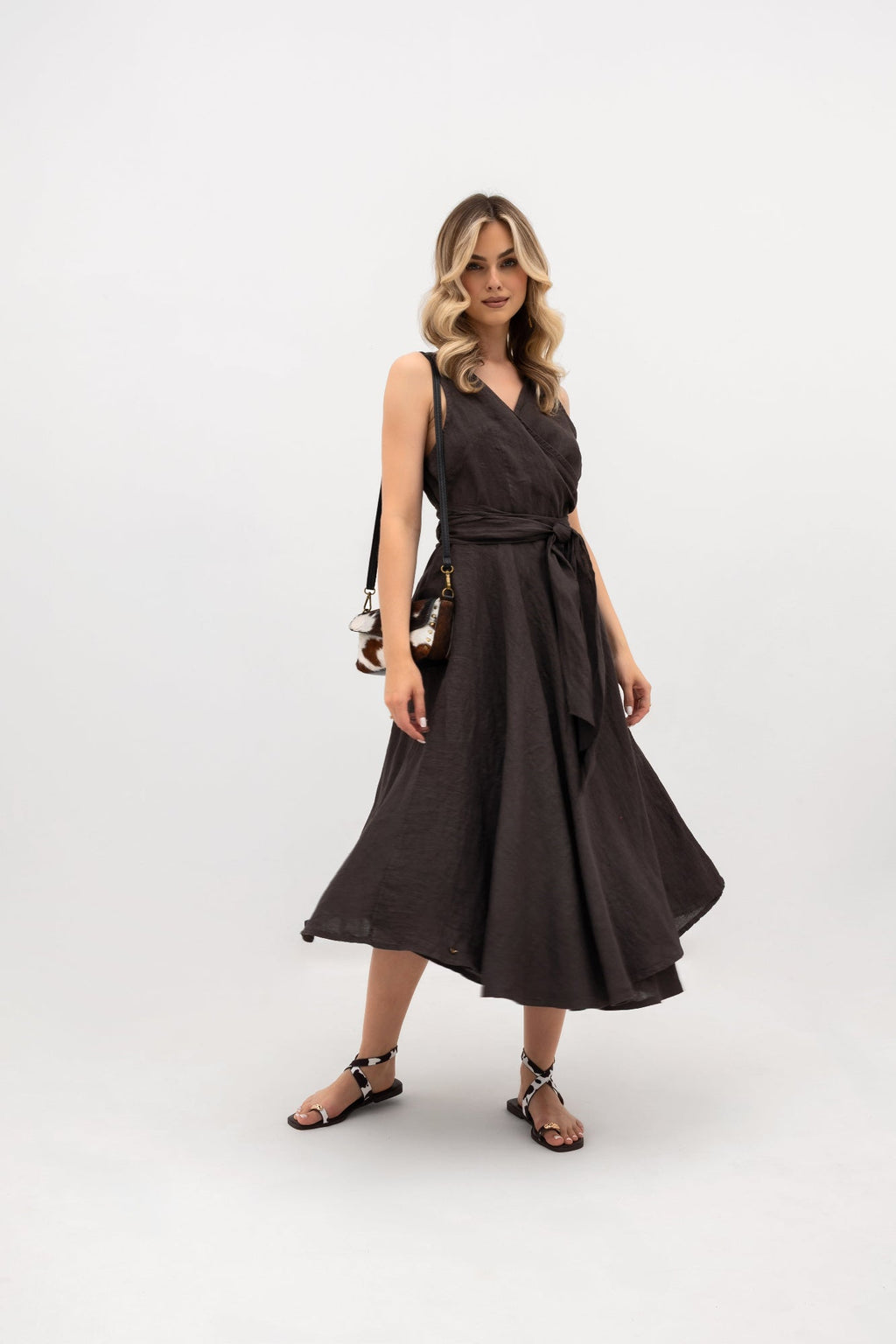 Robe midi en lin à encolure bateau avec nouage - coupe A classique