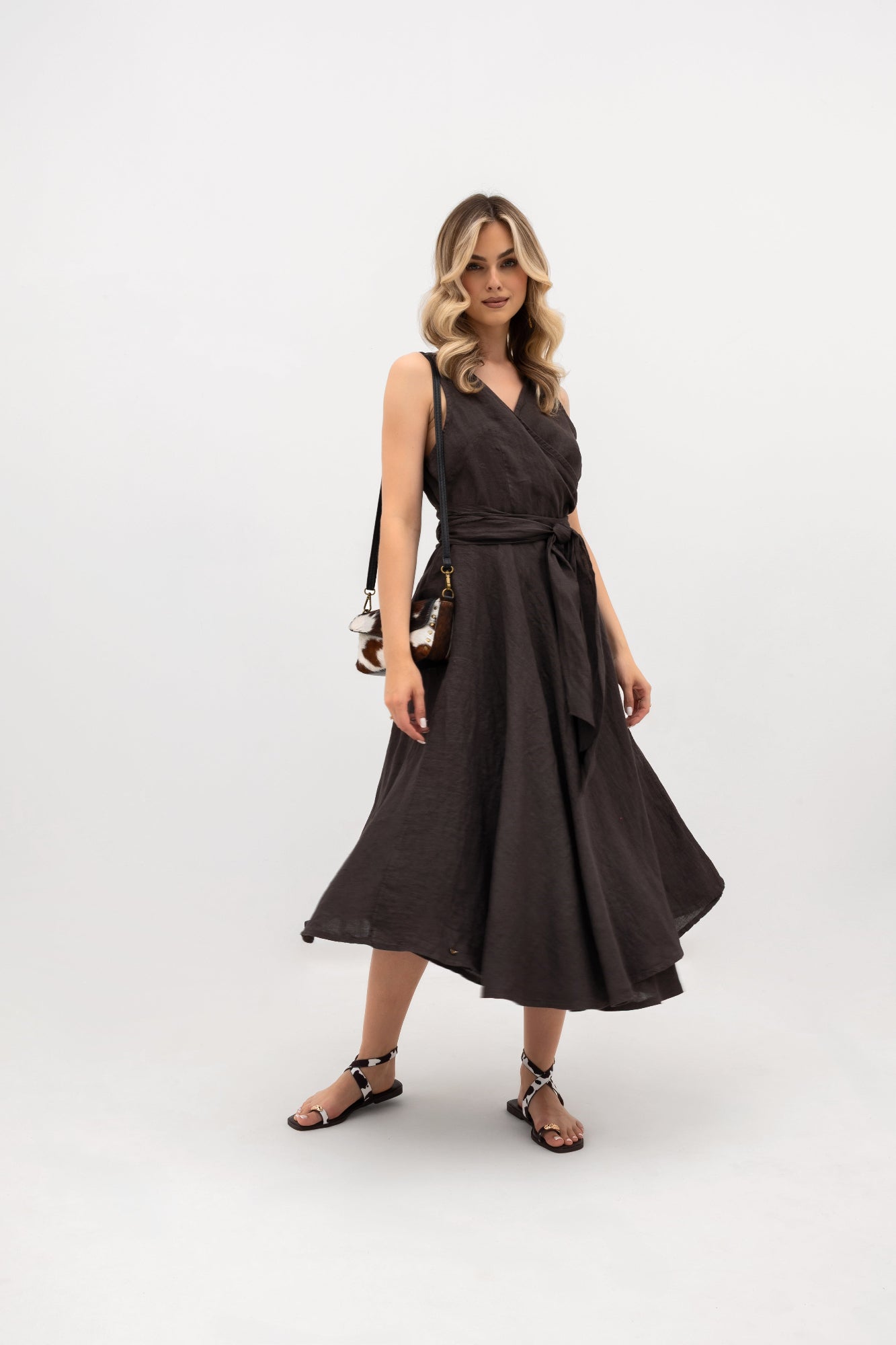 Robe midi en lin à encolure bateau avec nouage - coupe A classique