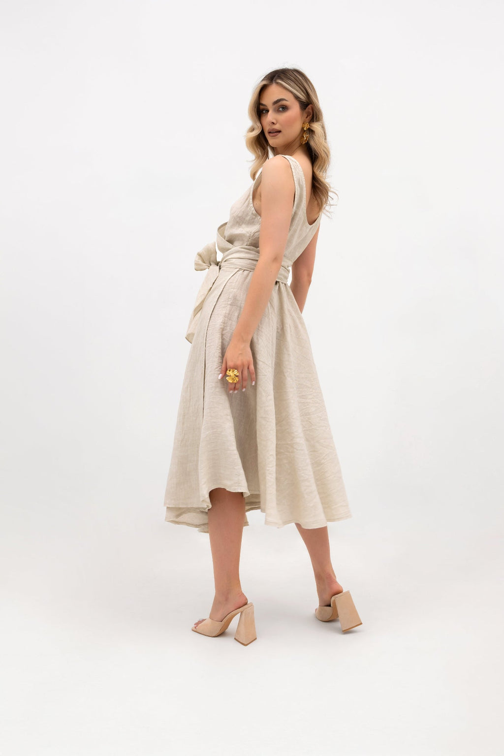 Robe midi en lin à encolure bateau avec nouage - coupe A classique