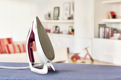Tefal GV9220 Centrale Vapeur 2600 W, Semelle Durilium AirGlide Autoclean, Bourgogne et Blanc