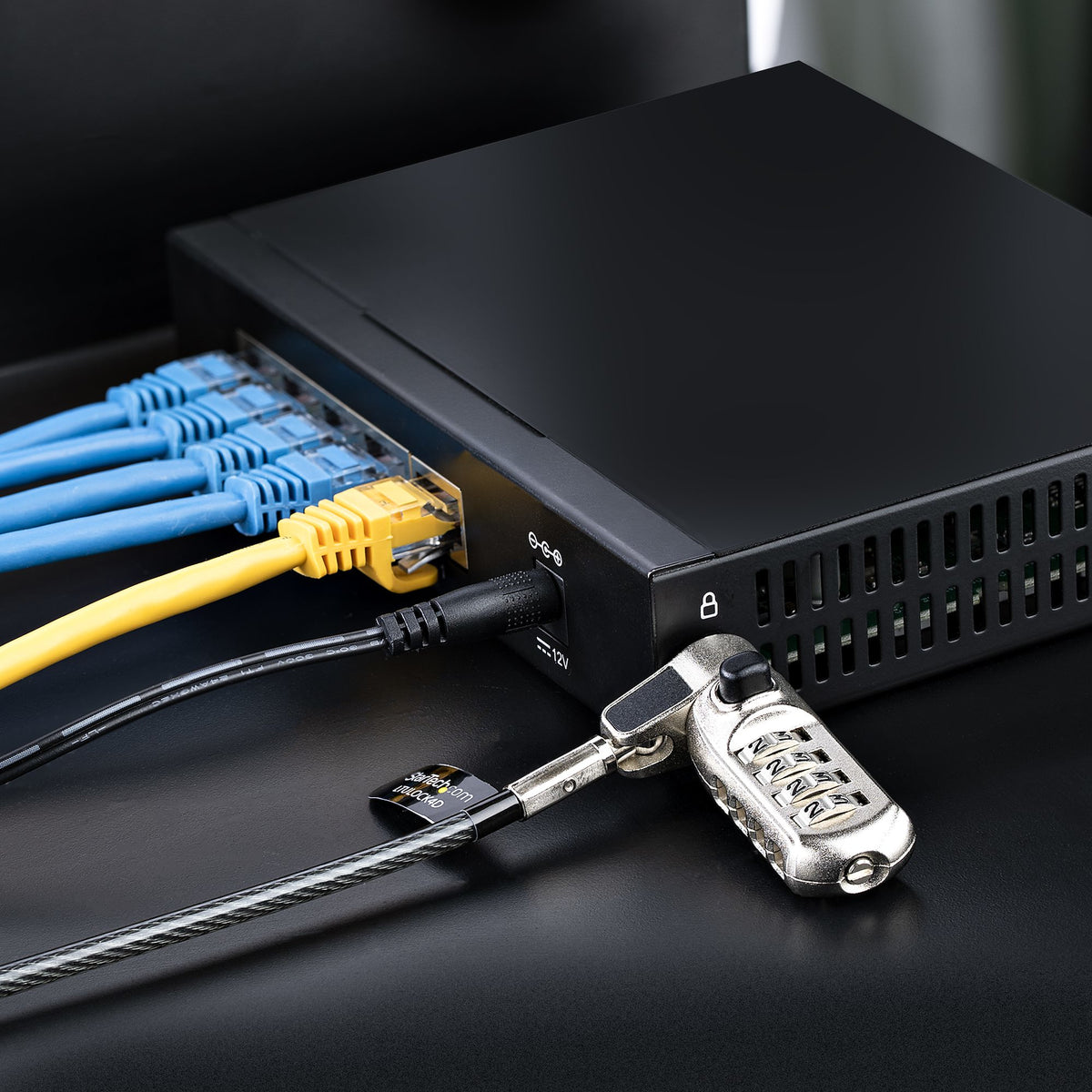 StarTech.com Commutateur Ethernet 2.5G Non Géré 5 Ports Multi-Gigabit Rail DIN et Montage Mural
