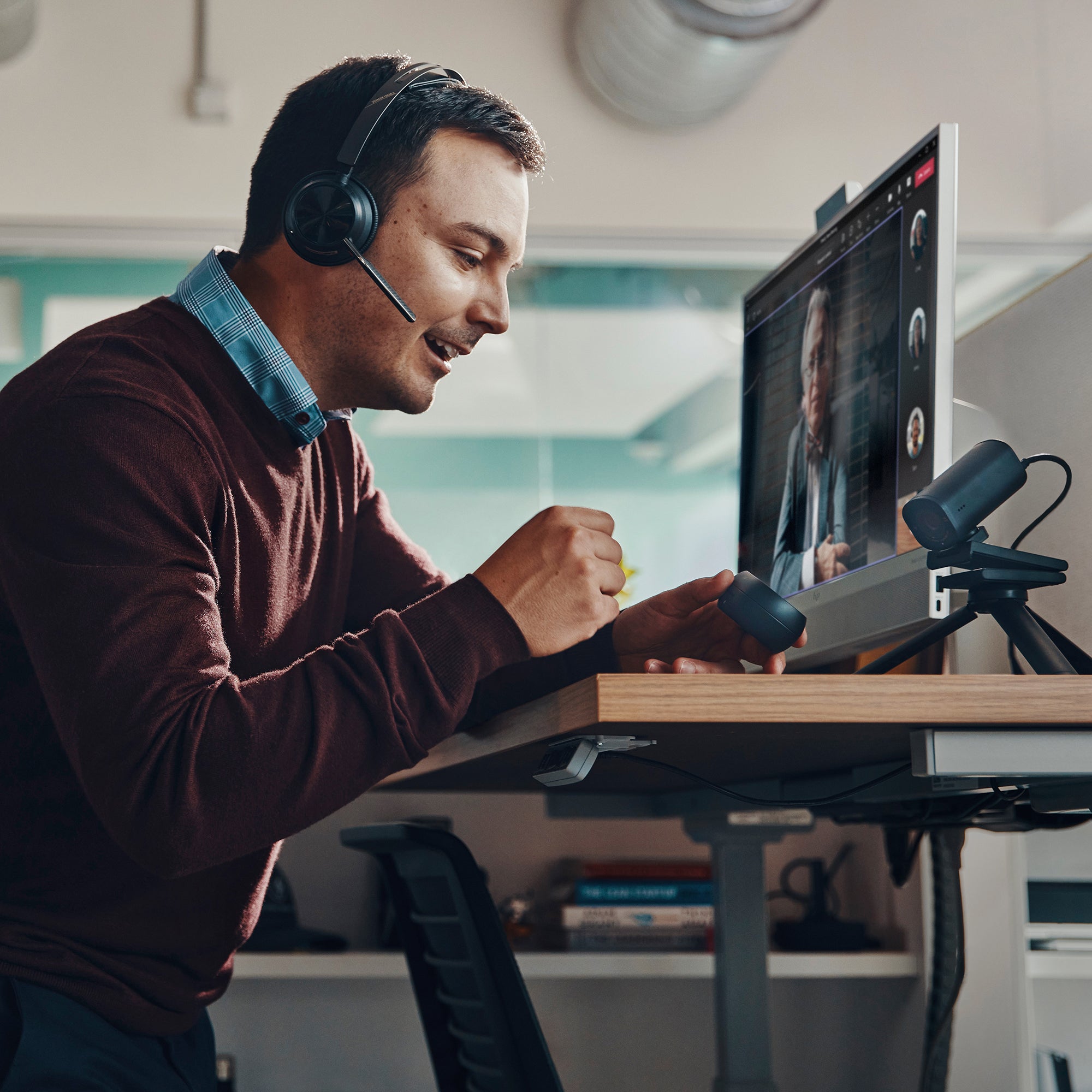HP Poly Micro-casque Poly Voyager Focus 2 USB-C-C certifié Microsoft Teams + adaptateur USB-C/A