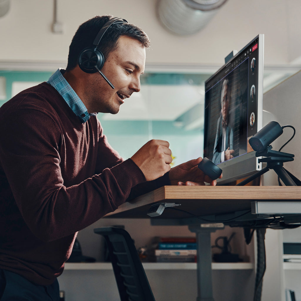 HP Poly Micro-casque Poly Voyager Focus 2 USB-C-C certifié Microsoft Teams + adaptateur USB-C/A +base de chargement