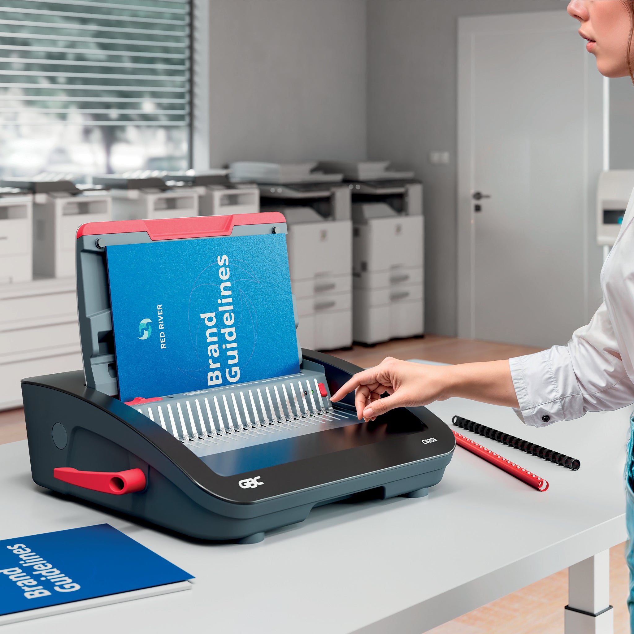 GBC GBC CombBind CB25E Machine de reliure à peigne 390 feuilles Noir, Rouge