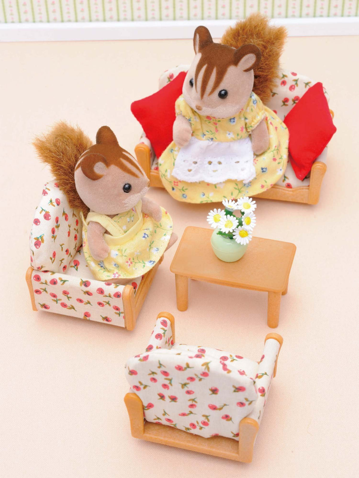 Sylvanian Families Le canapé, 2 fauteuils et table basse - vue 5