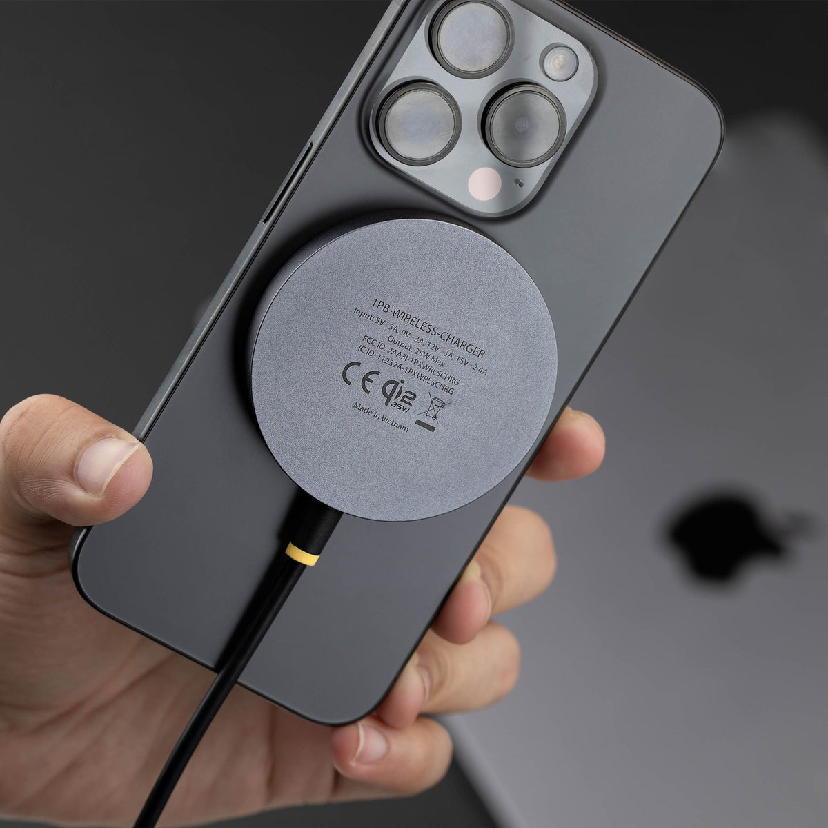 StarTech.com Pad de Charge Sans Fil Magnétique Qi2.2 25W Certifié avec Câble USB-C Intégré 6,6pi (2m), Compatible MagSaf