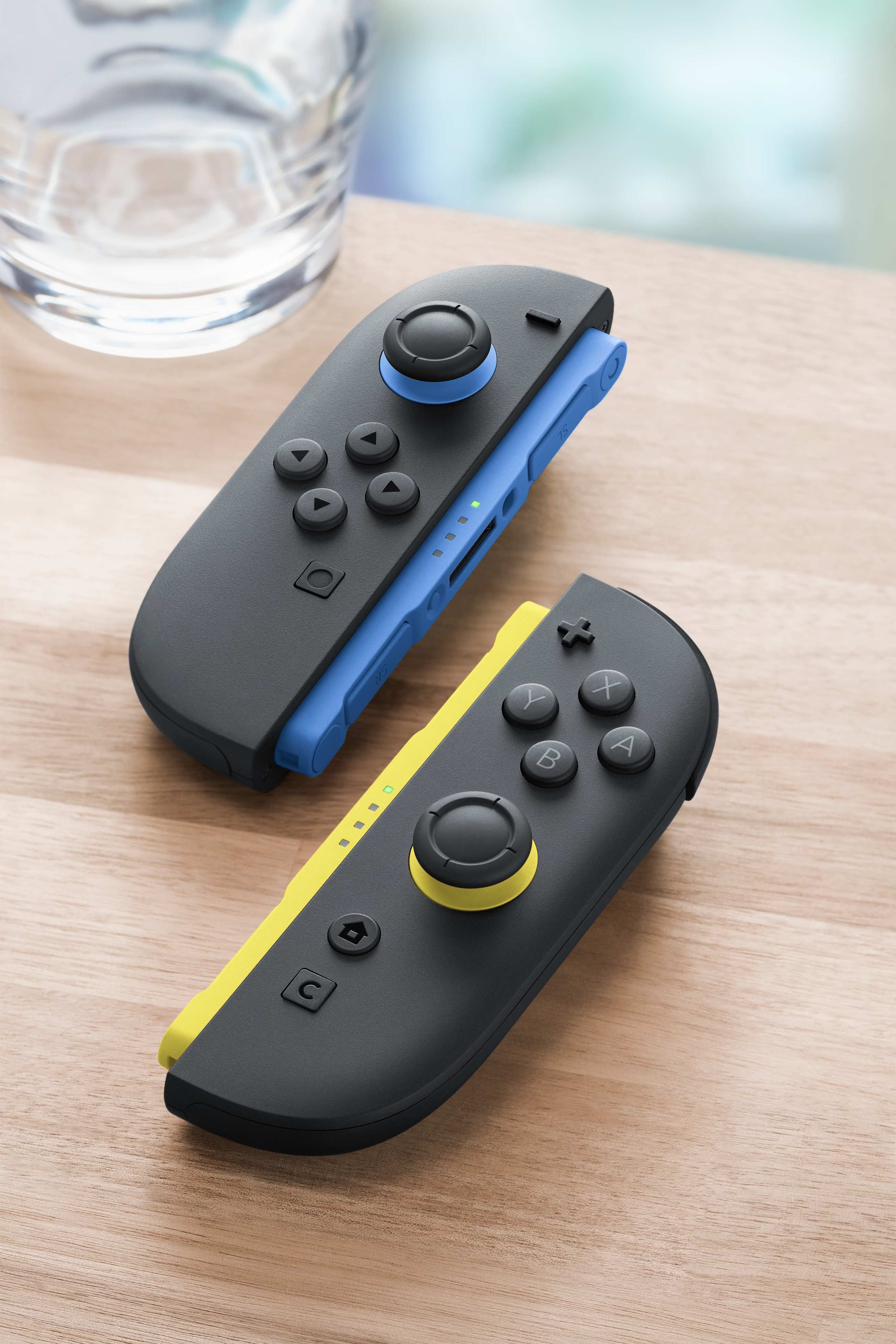Nintendo Paire de manettes Joy-Con 2 gauche bleu & droite jaune clair Switch 2