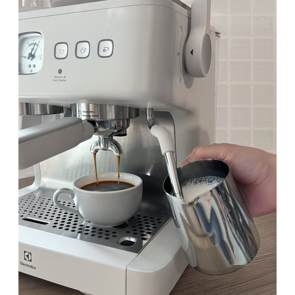 Electrolux E8EC1-8SW machine à café Manuel Machine à expresso 3 L