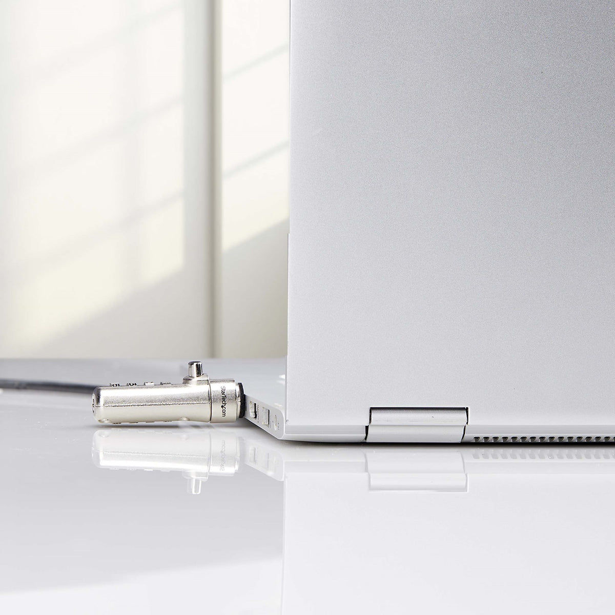StarTech.com Antivol pour Ordinateur Portable K-Slot, Câble en Acier 1,5m, Serrure à Combinaison