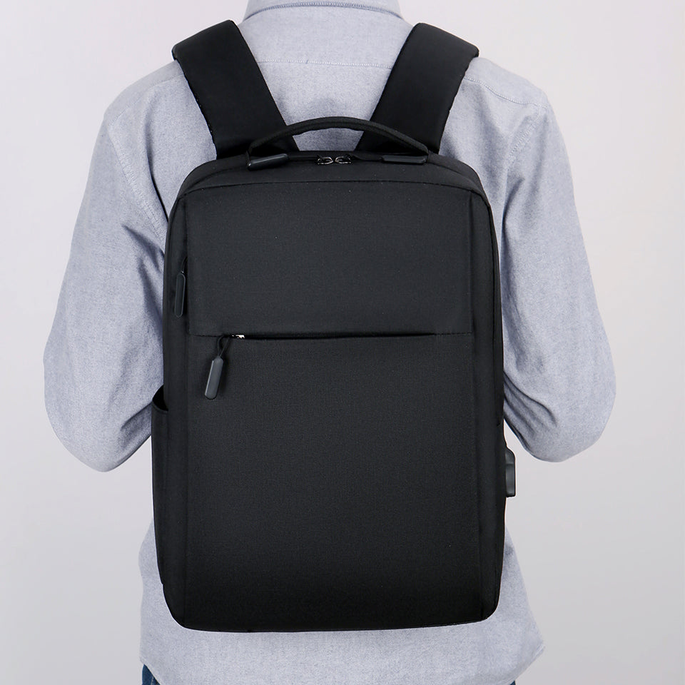 PLECAK NA LAPTOPA 15,6 WODOODPORNY PORT USB LAPTOP