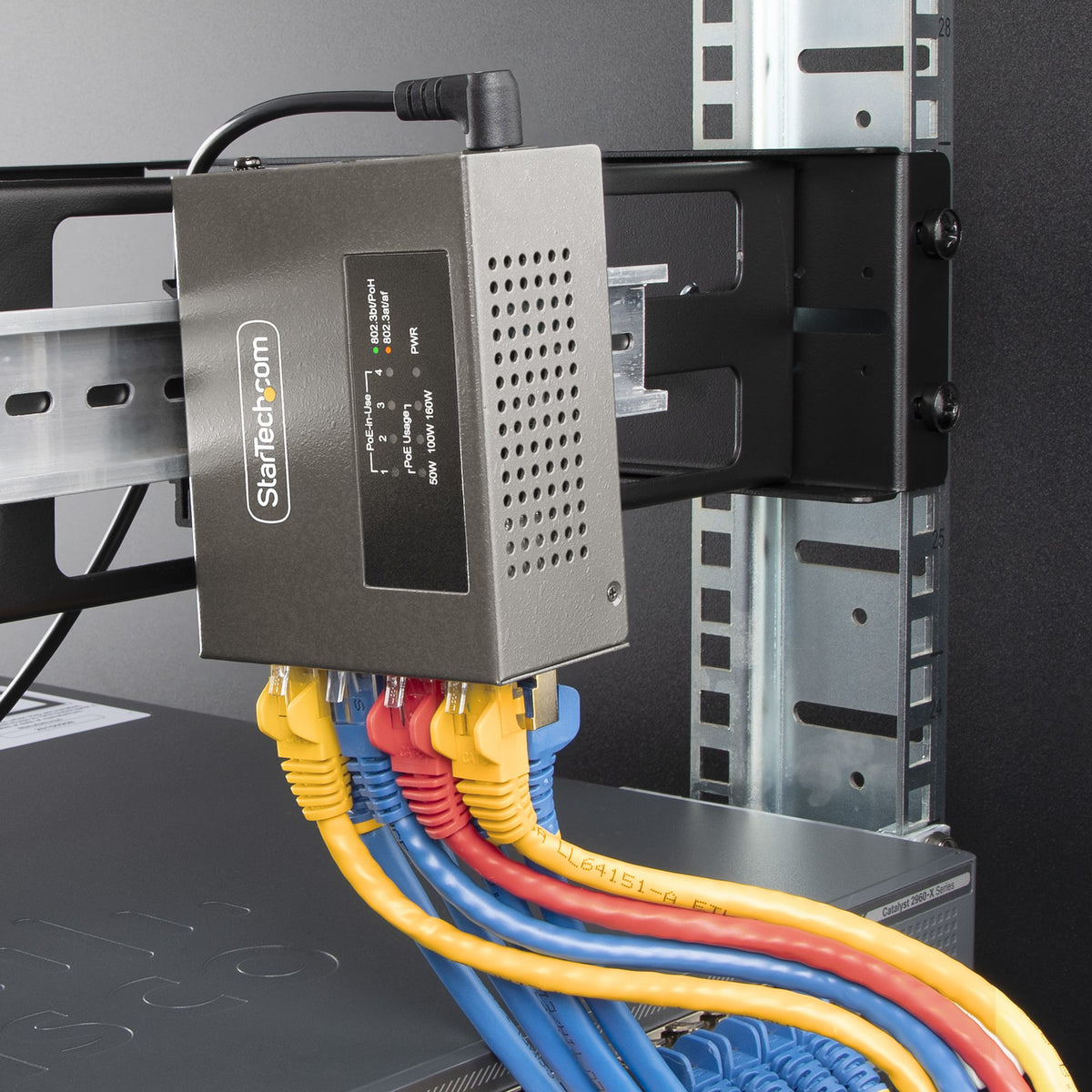 StarTech.com Injecteur PoE++ Multi-Gigabit 4 Ports, Ethernet 5/2.5/1G NBASE-T, 160W, Montage Mural/Rail DIN
