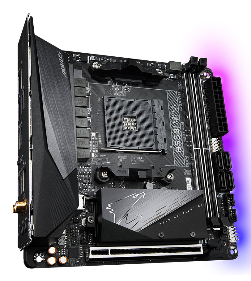 GIGABYTE B550I AORUS PRO AX Carte mère - Processeurs AMD Ryzen 5000, VRM 8 phases, jusqu'à 5300 MHz DDR4, 1xPCIe 4.0 + 1xPCIe 3.0 M.2, Wi-Fi 6E, LAN 2.5GbE, USB 3.2 Gen 2 - vue 3