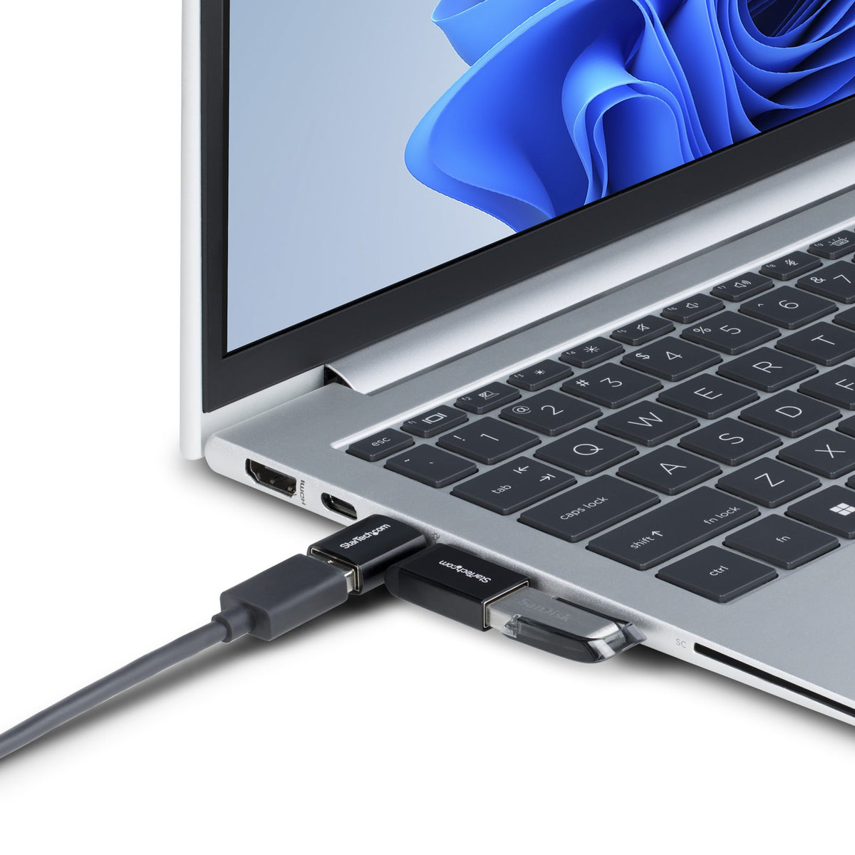 StarTech.com Adaptateur USB-C vers USB-A Coudé à Droite, USB 5Gbps, 3A, Boîtier Métallique