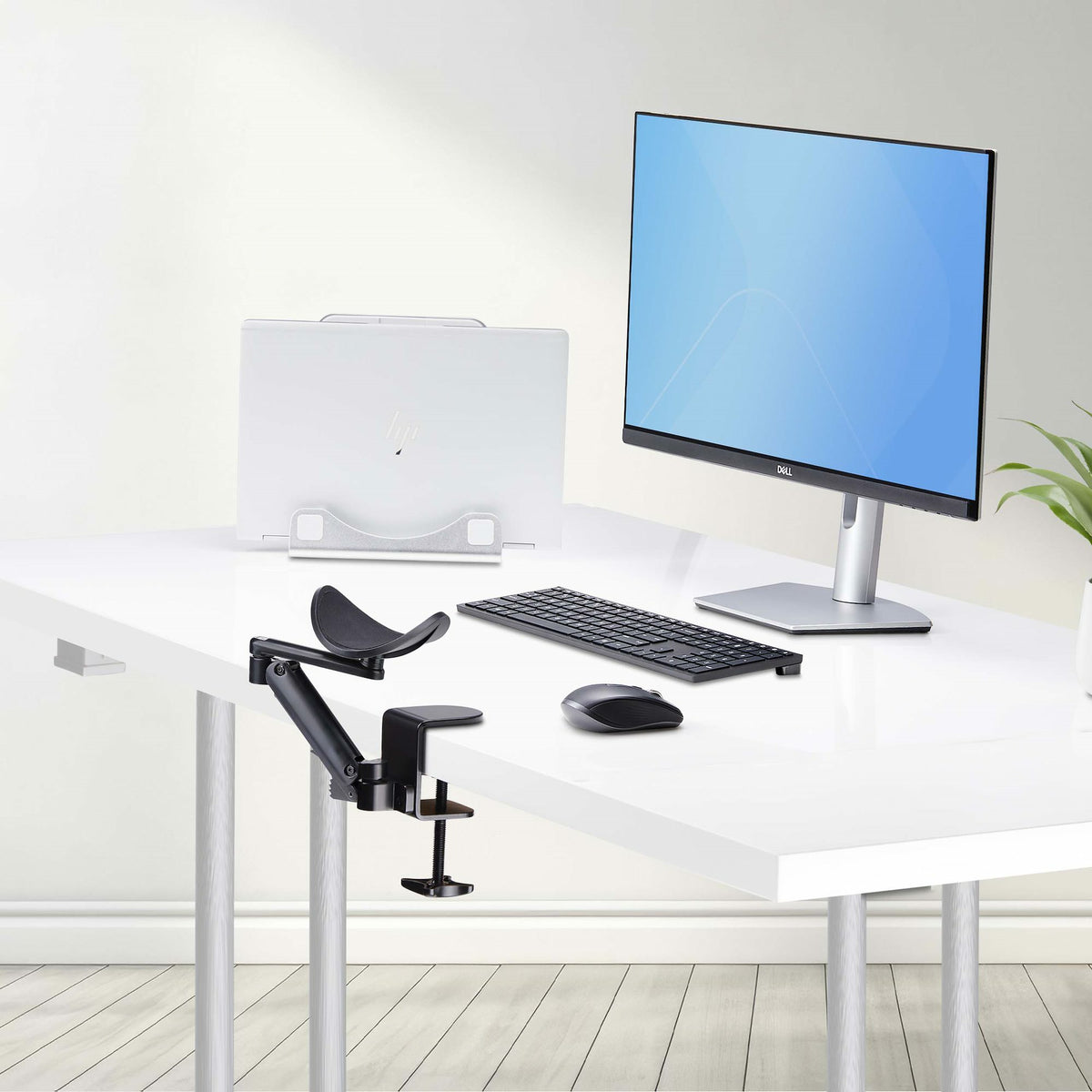 StarTech.com Repose-Bras Articulé Ergonomique pour Bureau, Rotation 360 Degrés, Installation par Serrage, Noir