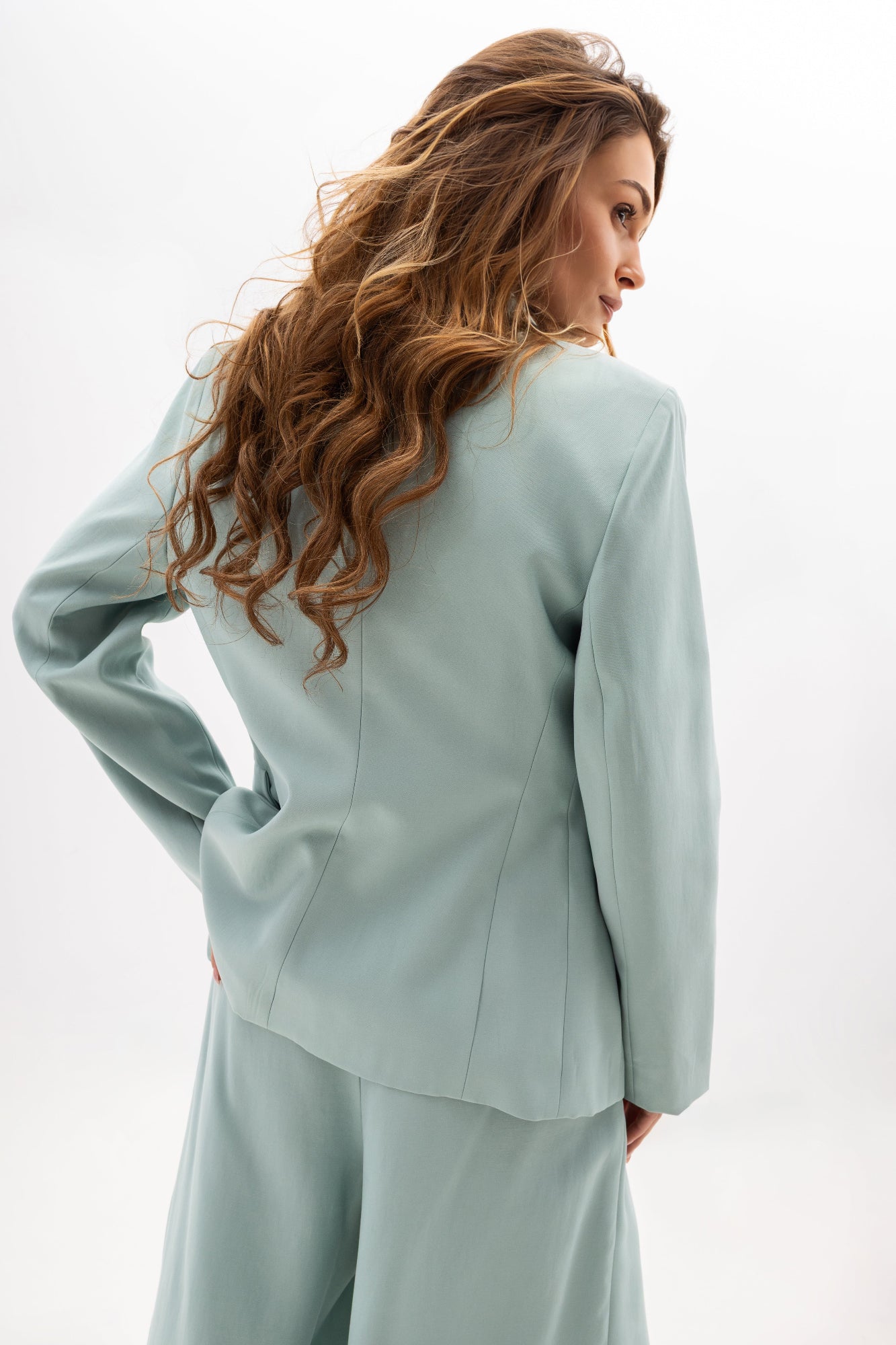 Veste ajustée pour femme, à revers et à un bouton