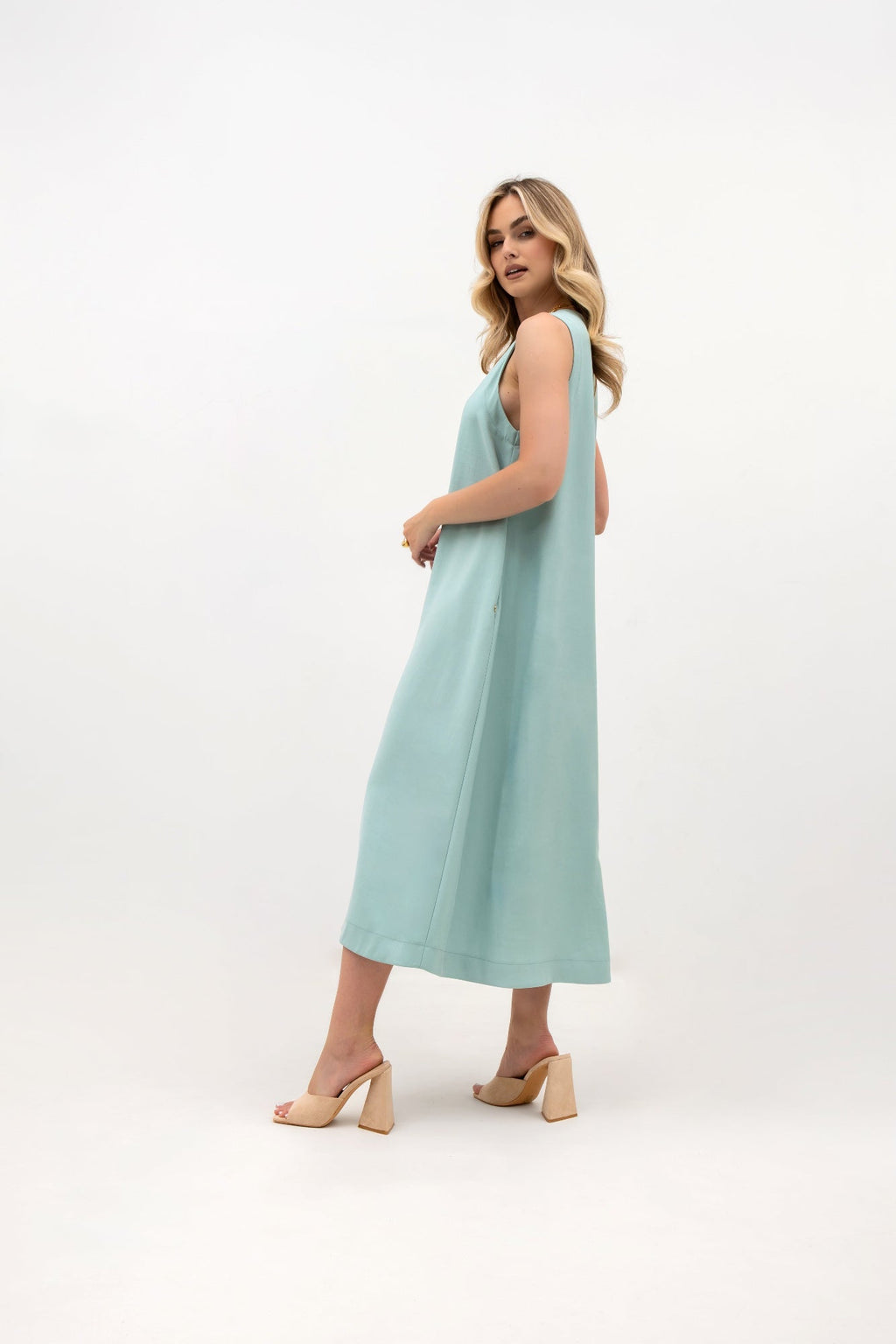 Robe midi ample à encolure en V et poches