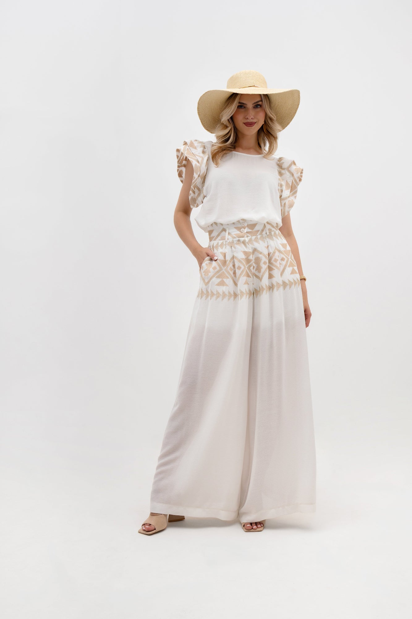 Pantalon ample avec broderies et jambes larges