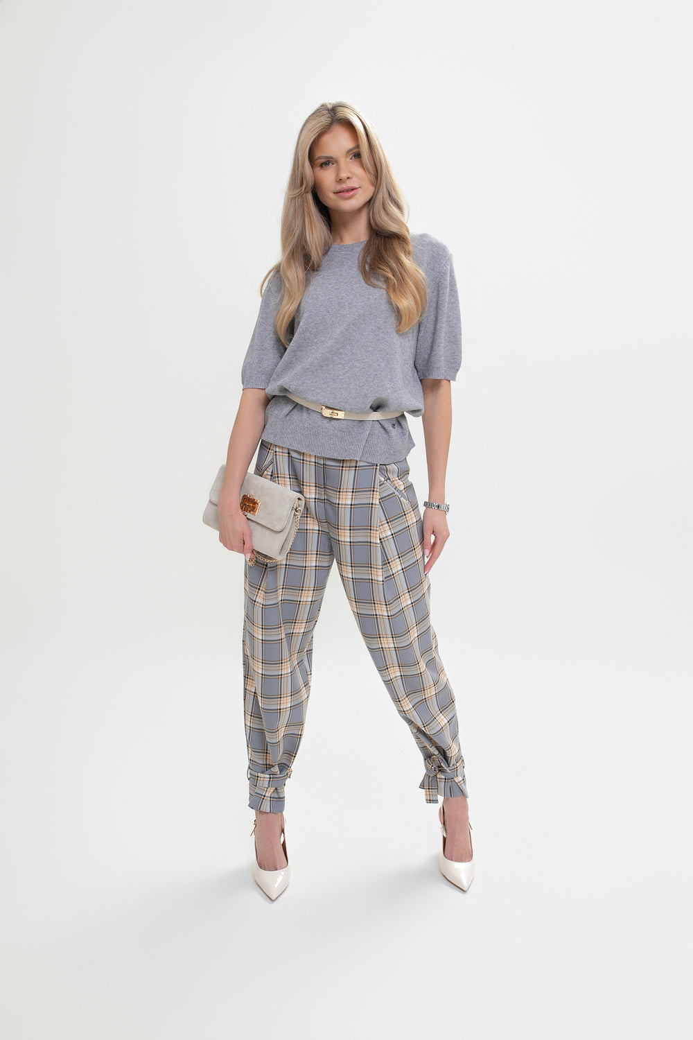 Pantalon à carreaux pour femme avec un pli