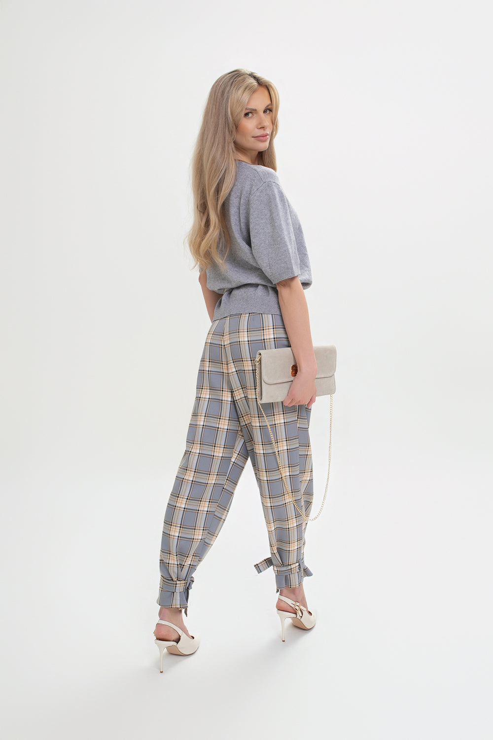 Pantalon à carreaux pour femme avec un pli