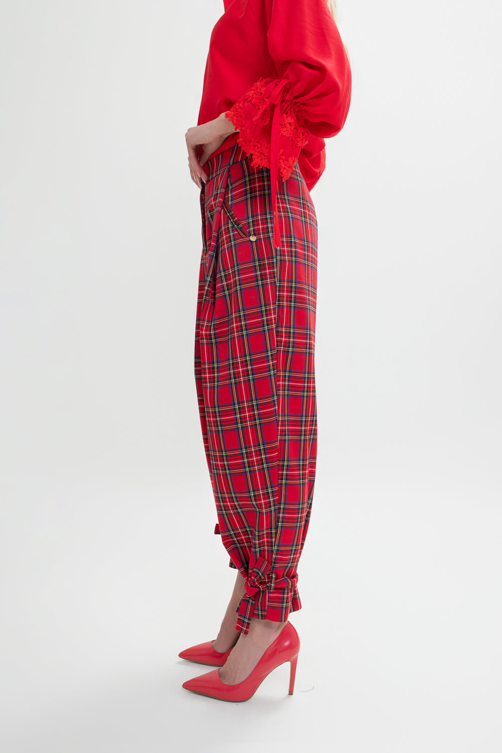 Pantalon à carreaux pour femme avec un pli