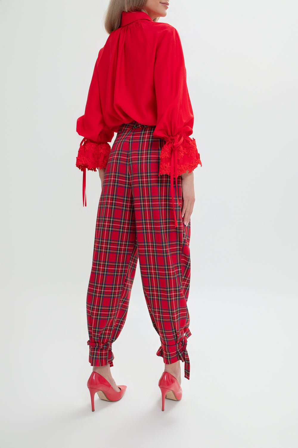 Pantalon à carreaux pour femme avec un pli
