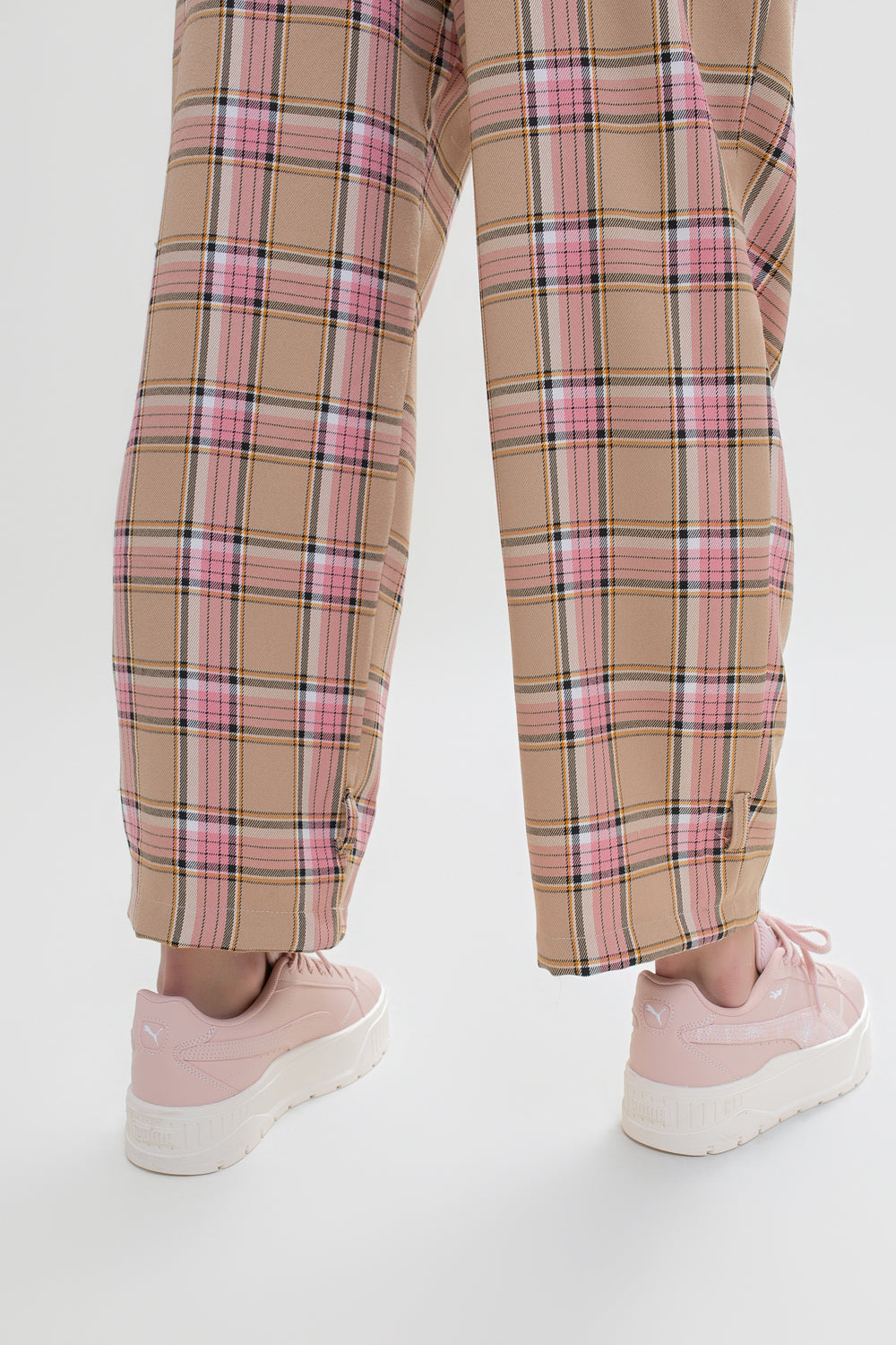 Pantalon à carreaux pour femme avec un pli