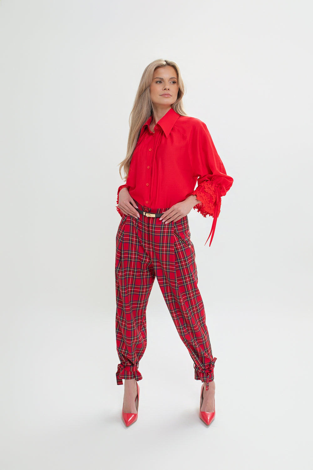 Pantalon à carreaux pour femme avec un pli
