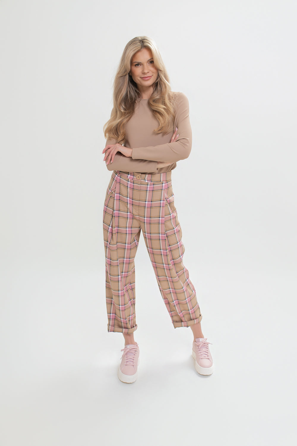 Pantalon à carreaux pour femme avec un pli