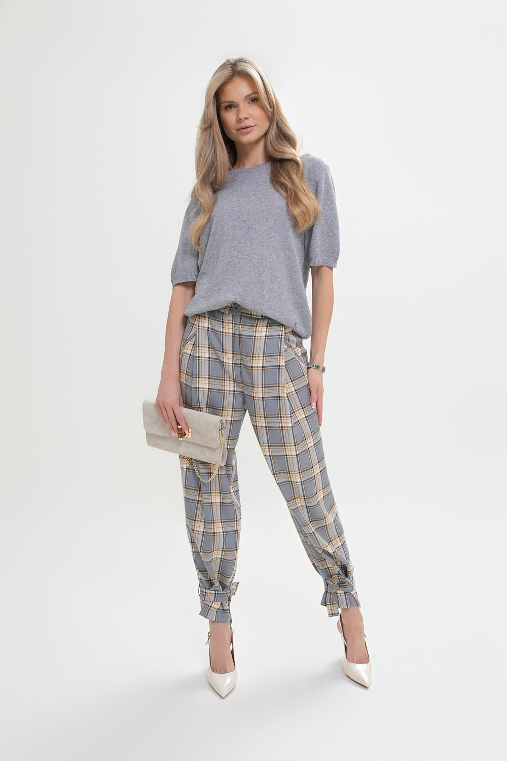 Pantalon à carreaux pour femme avec un pli