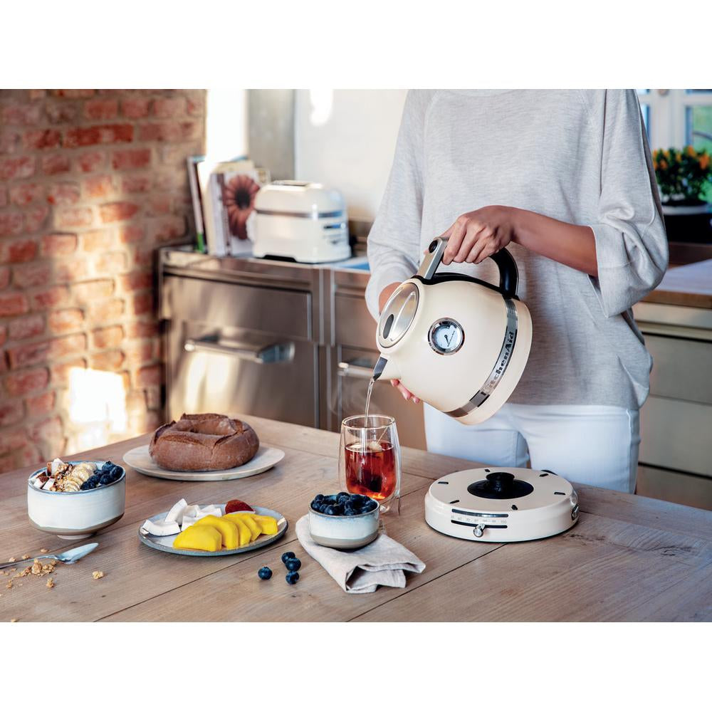 KitchenAid 5KEK1522EAC Bouilloire Électrique 1,5 L 2400 W, Crème