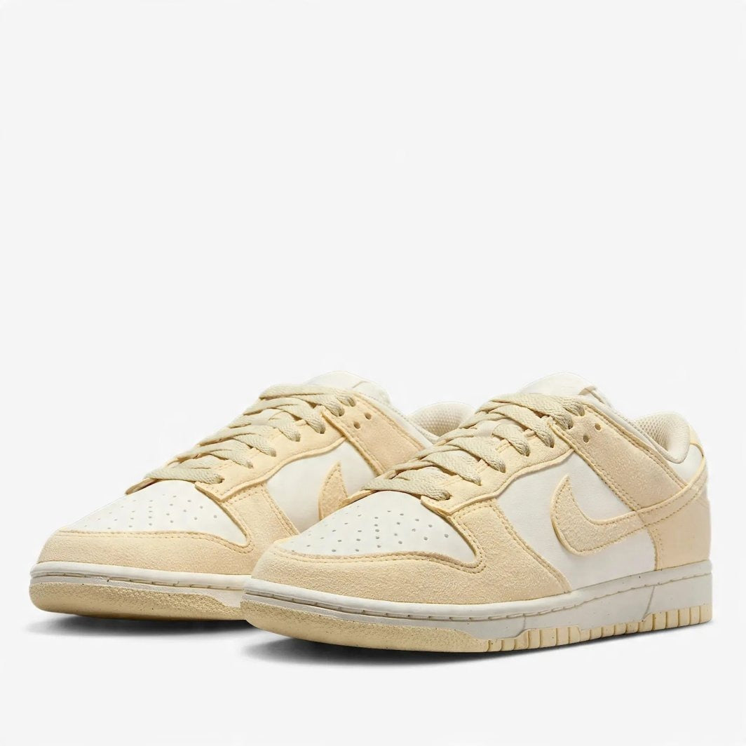 Nike Baskets Dunk Low crème femme